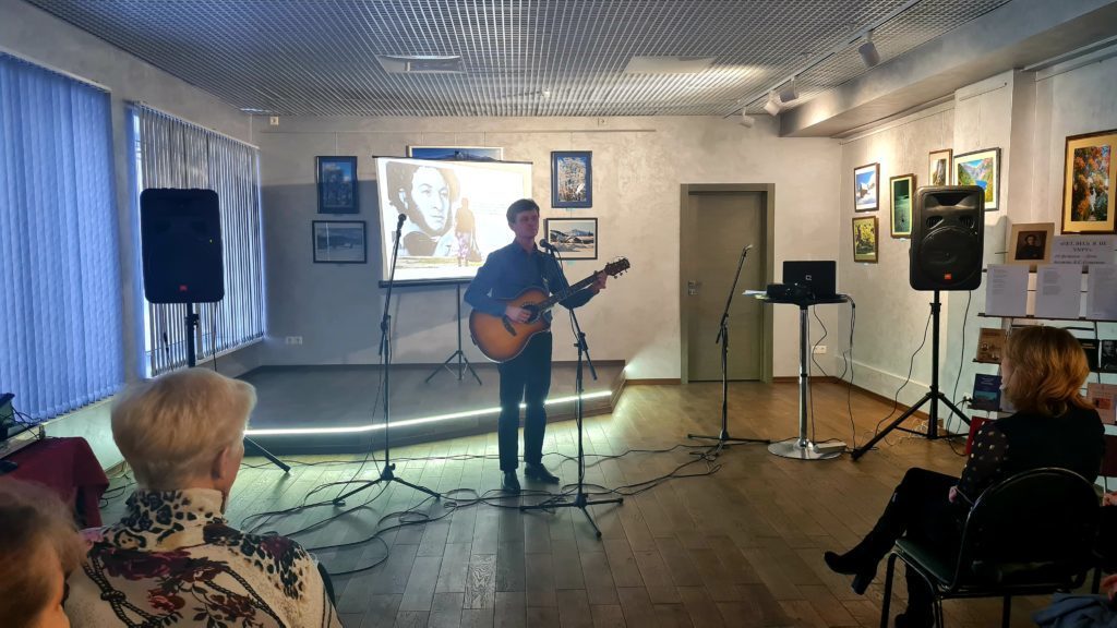 в клубе городской интеллигенции