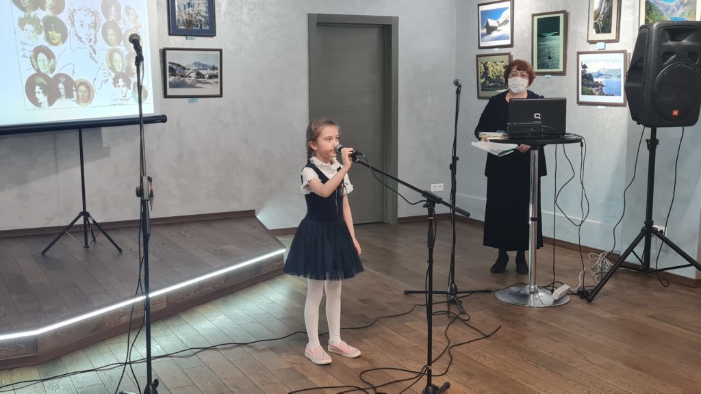 в клубе городской интеллигенции