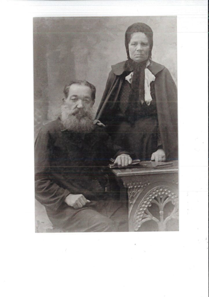 1916 год. Дьякон Смолинской церкви Соболев Иоанн Георгиевич с матушкой Марией